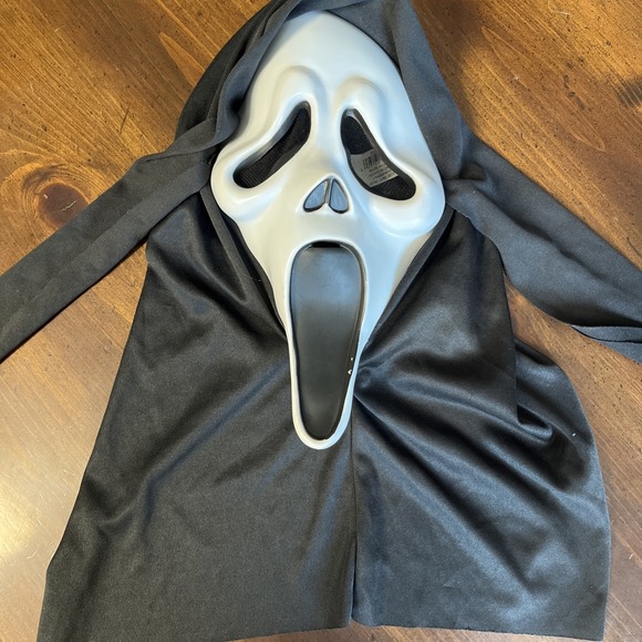 Fun World Scream Ghostface Mask 9206WM Easter Unlimited Halloween - Picture 1 of 8